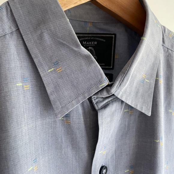 Men's Maker & Company Blue/Pattern Casual Shortsleeved Button Down, Size L - Picture 2 of 5